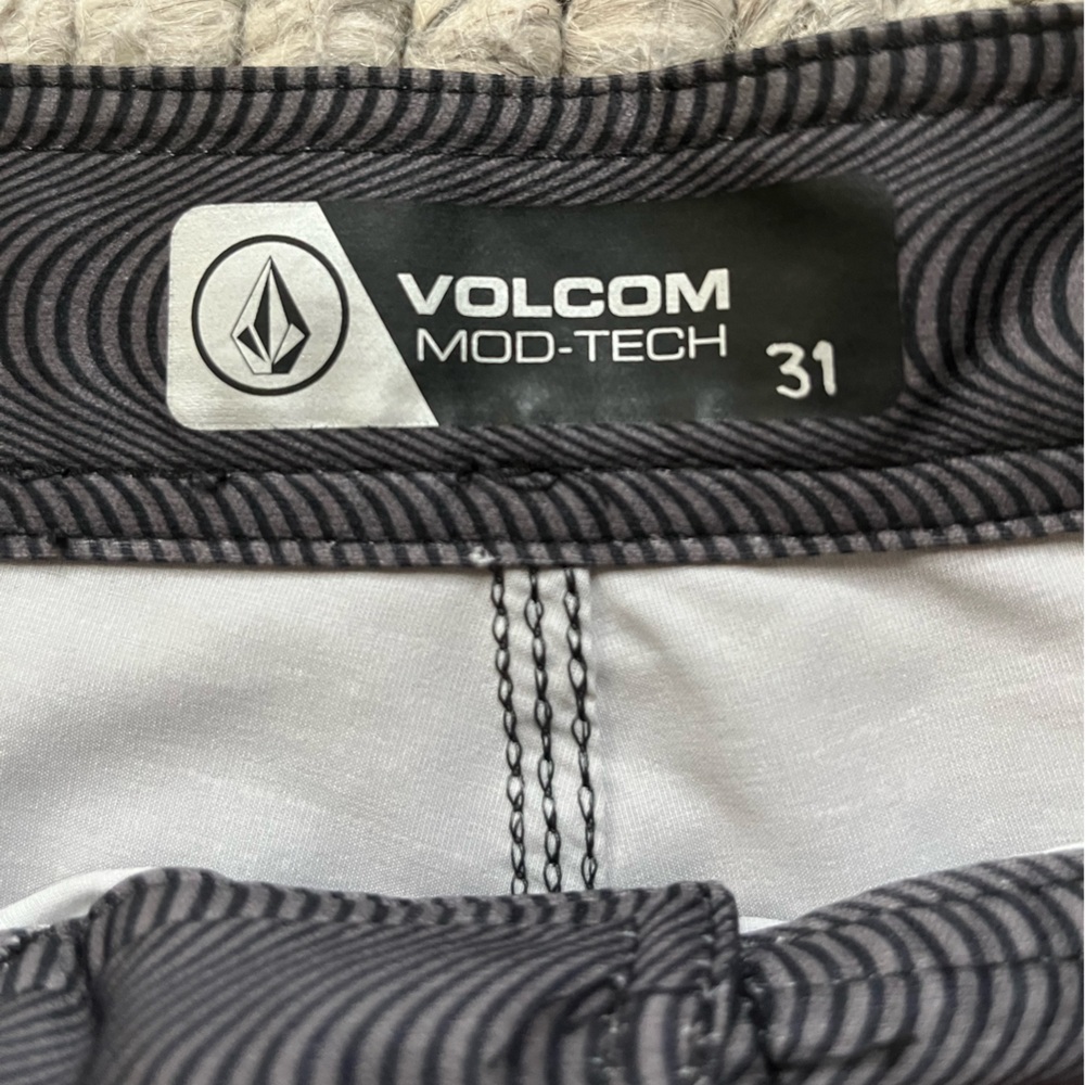 Volcom “Mod-Tech” Gray And Black Board Shorts - image 6